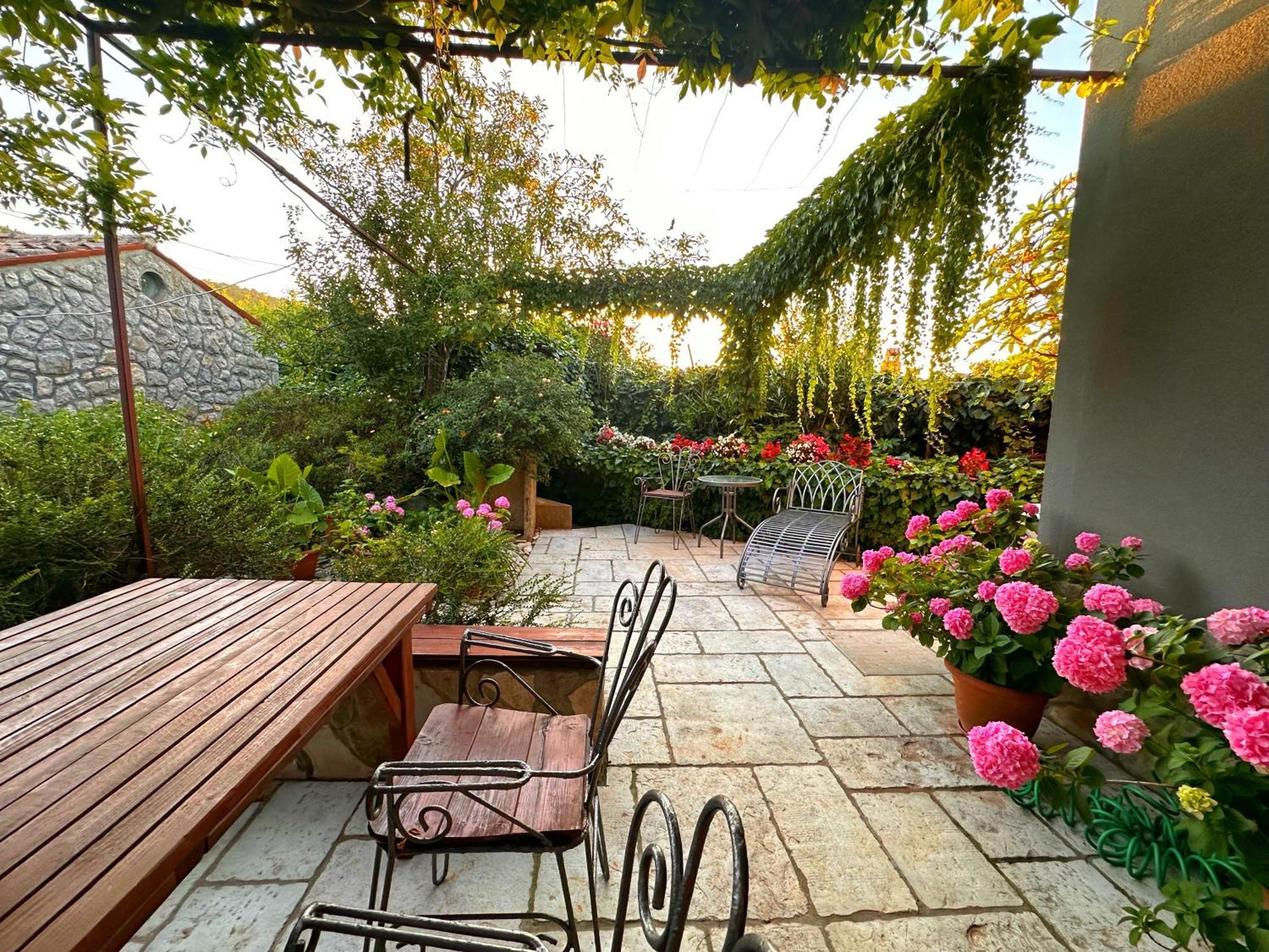 Apartments Cvita Veli Lošinj Dış mekan fotoğraf